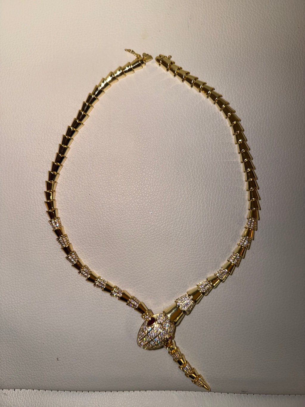 Snake necklace in gold